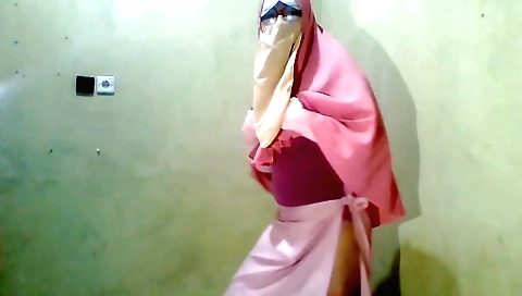 Indian naked babe in her indian clothes on her bed