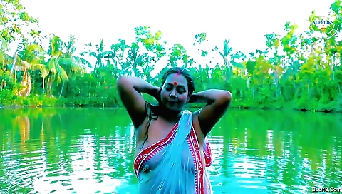 Brunette has her natural booty and vagina shaved solo video